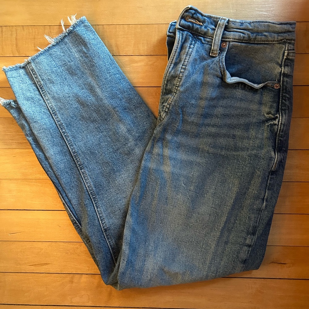 Old Navy Extra High Rise Curvy Straight Jeans with Frayed Hem